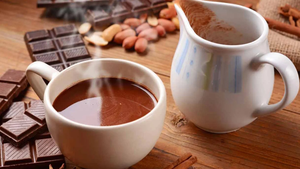 Vainas de cacao en el árbol